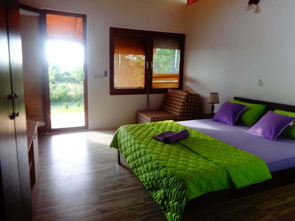 Karali Apartments Lagadin Ngoại thất bức ảnh