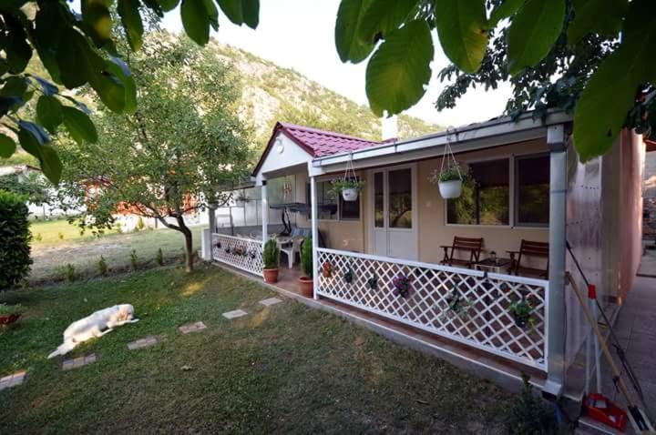 Karali Apartments Lagadin Ngoại thất bức ảnh